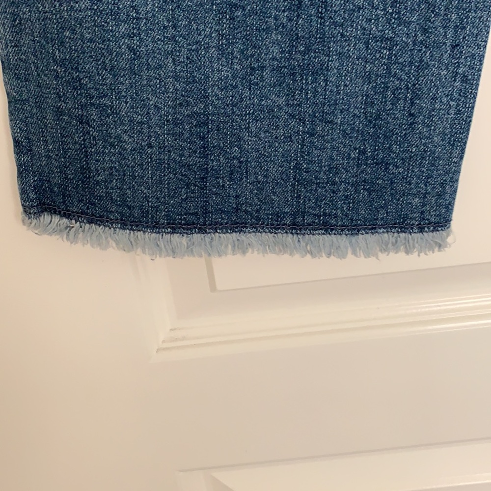 ON mid-rise cropped flares. - Picture 6 of 8